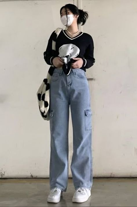 20 School Outfits 2025: Fashion Ideas for Every Season and Style 8 image 5