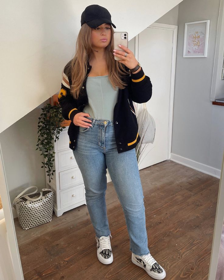 20 Yankees Game Outfit Ideas That Are Cool, Simple, and Game-Day Ready 9 image 56