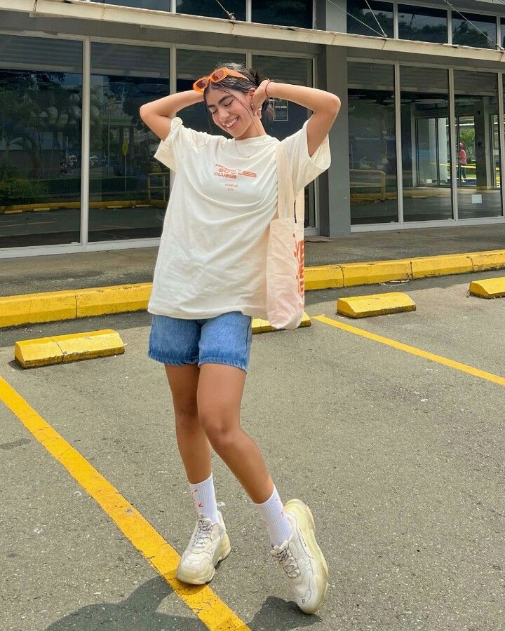 20 Yankees Game Outfit Ideas That Are Cool, Simple, and Game-Day Ready 15 image 62